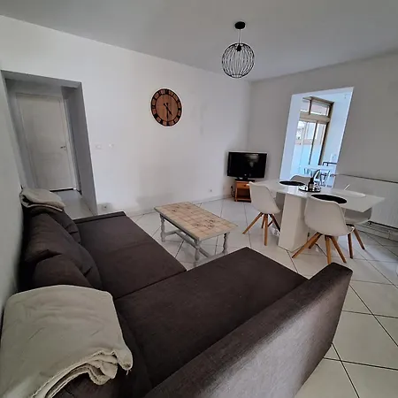 Le-Bon-Appart De Plain-Pied Avec Terrasse Auxonne Exterior photo
